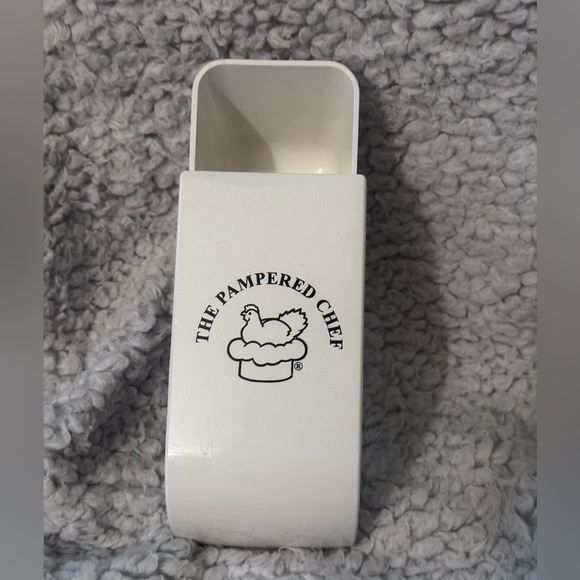 The Pampered Chef Other - The Pampered Chef Vintage Hen Logo White Adjustable Measuring Cup